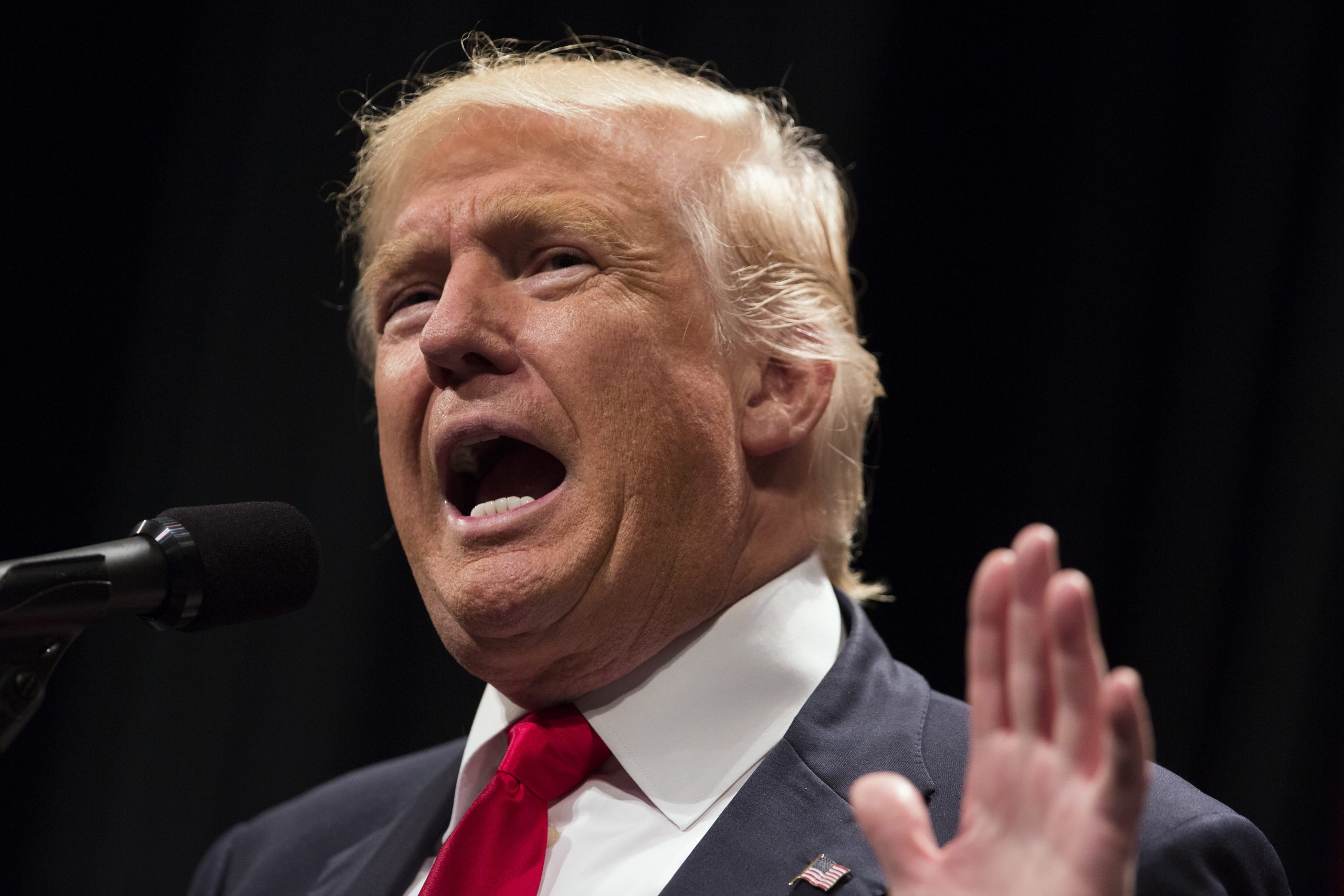 As polls tighten, Trump predicts a ‘monumental victory’