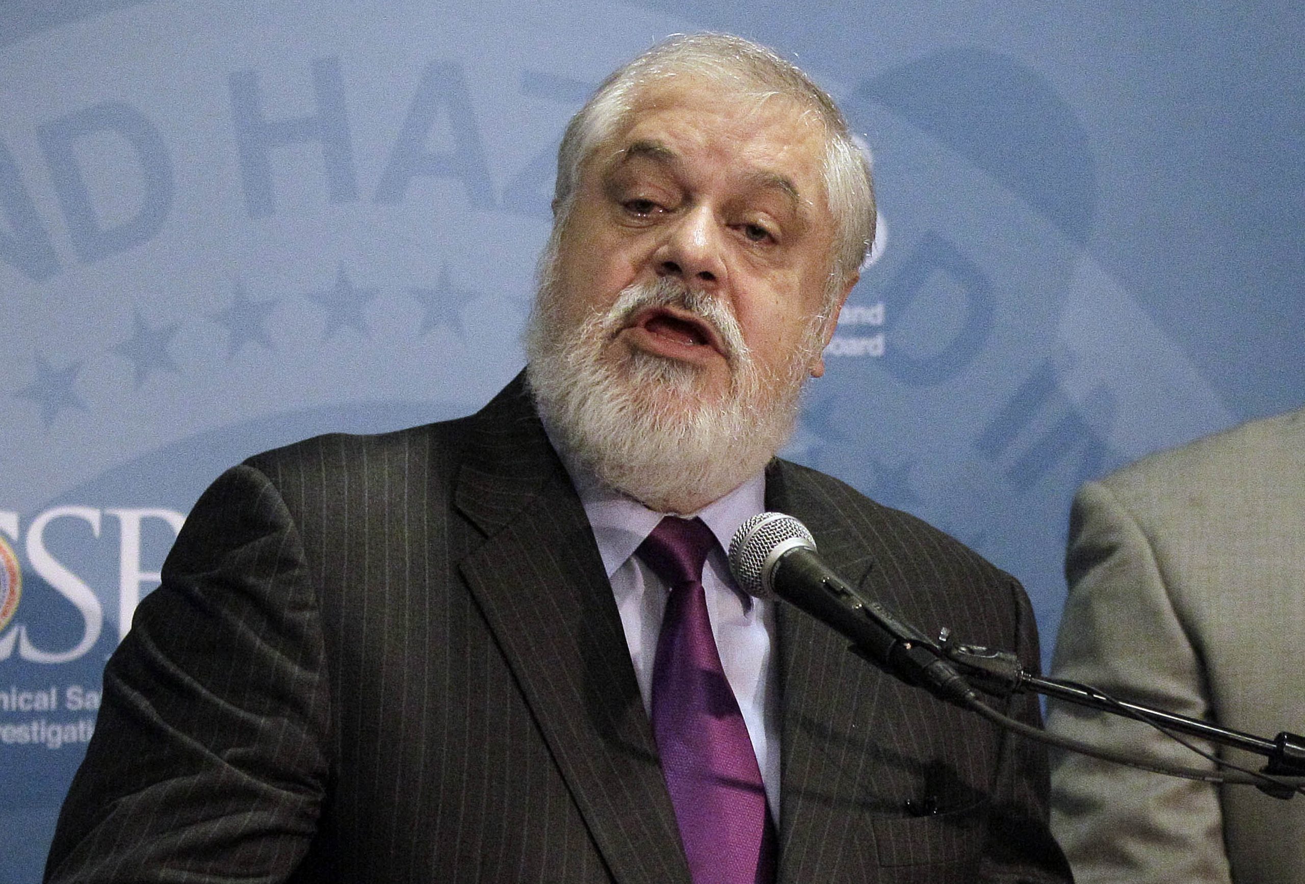 Congress calls for criminal probe of official who used private email