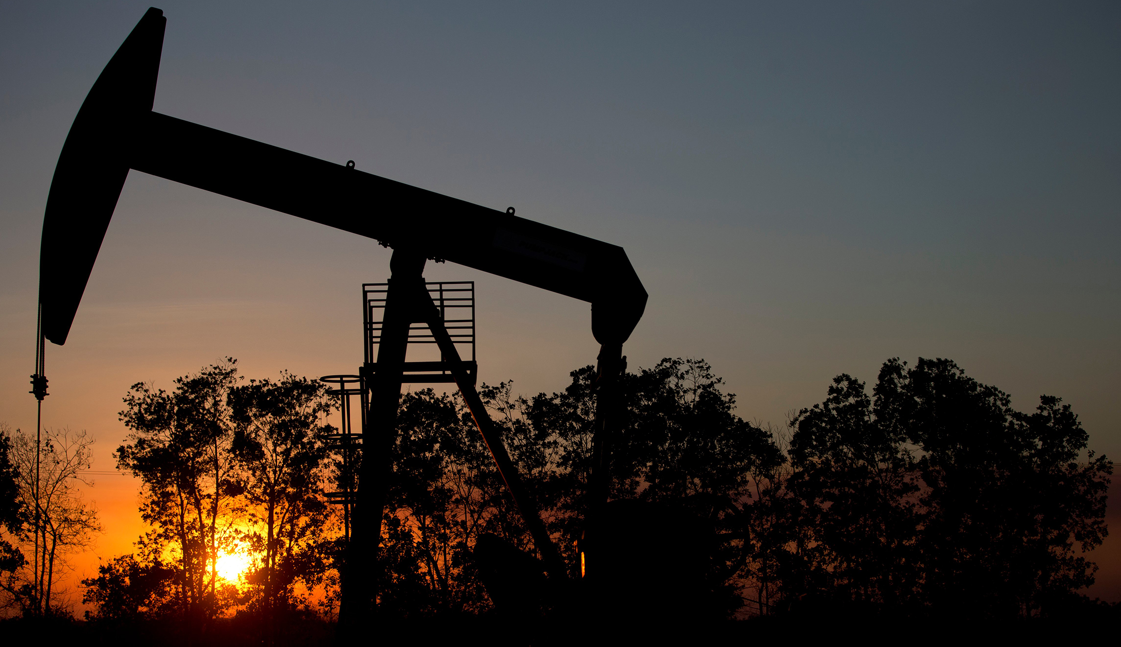 Feds forced to raise oil price forecast amid Venezuela sanctions