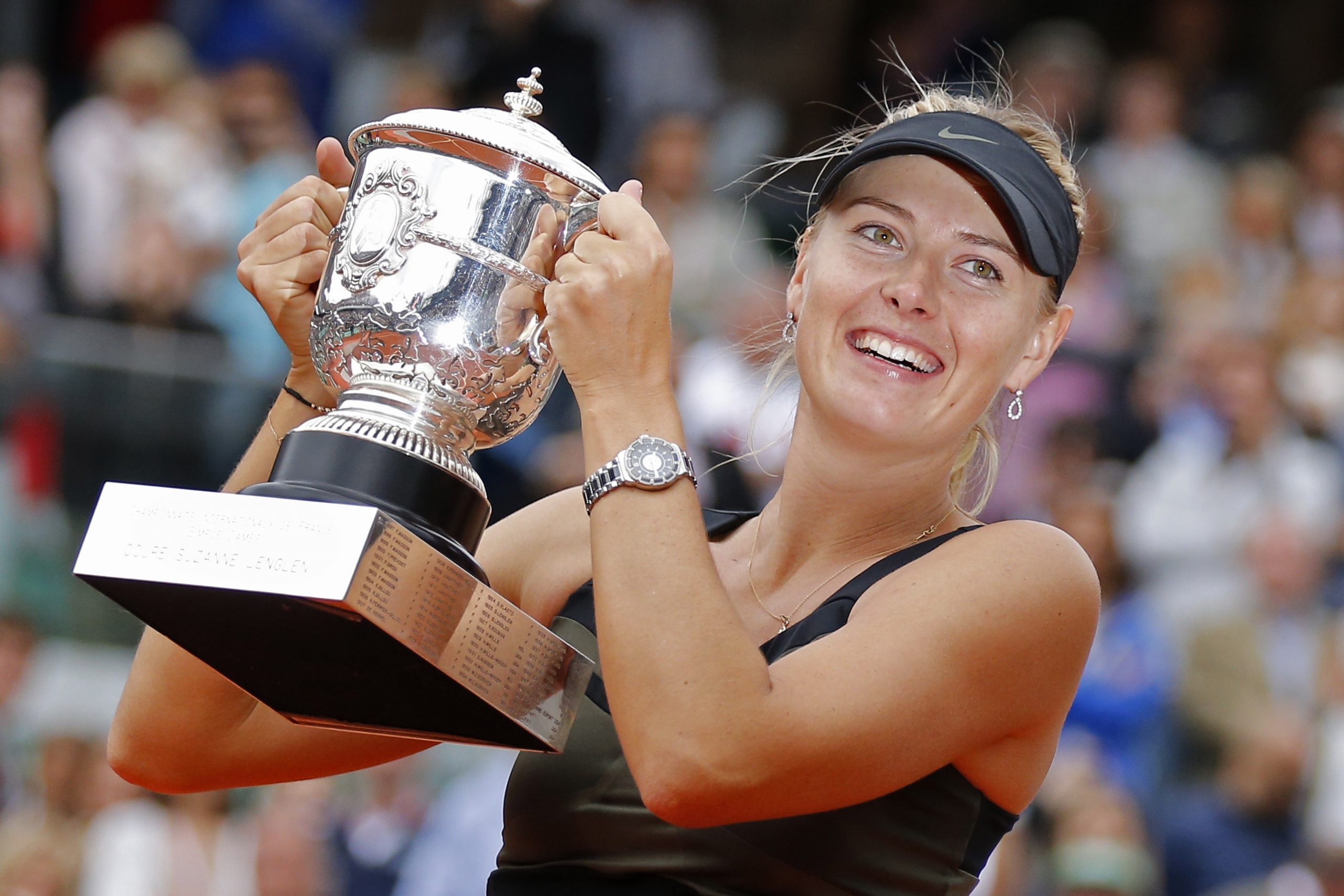 Sharapova defeats Errani for French Open title