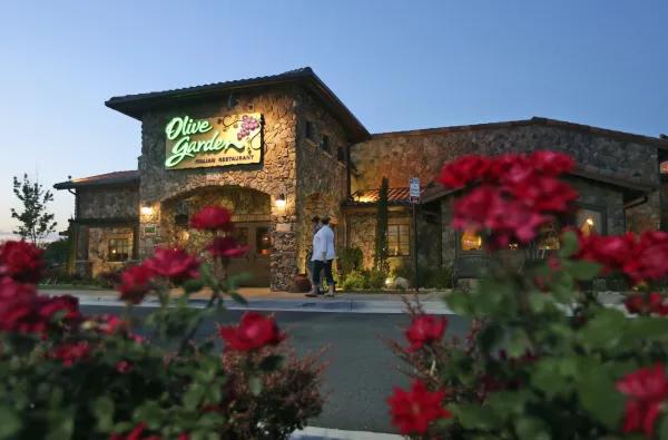 Olive Garden calls out fake claims they support Trump after boycott trends