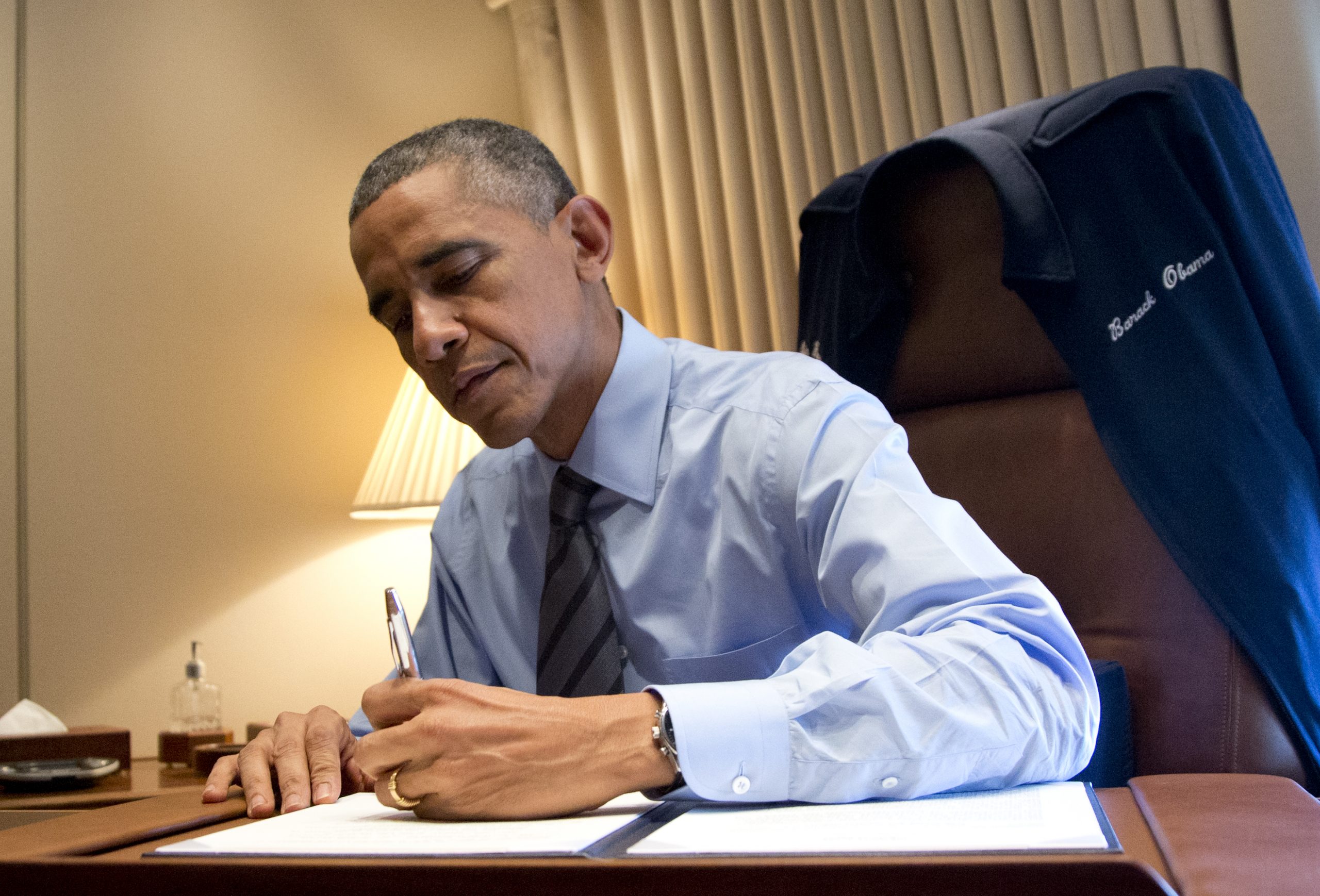 Obama vows to use veto pen to defend environmental policies