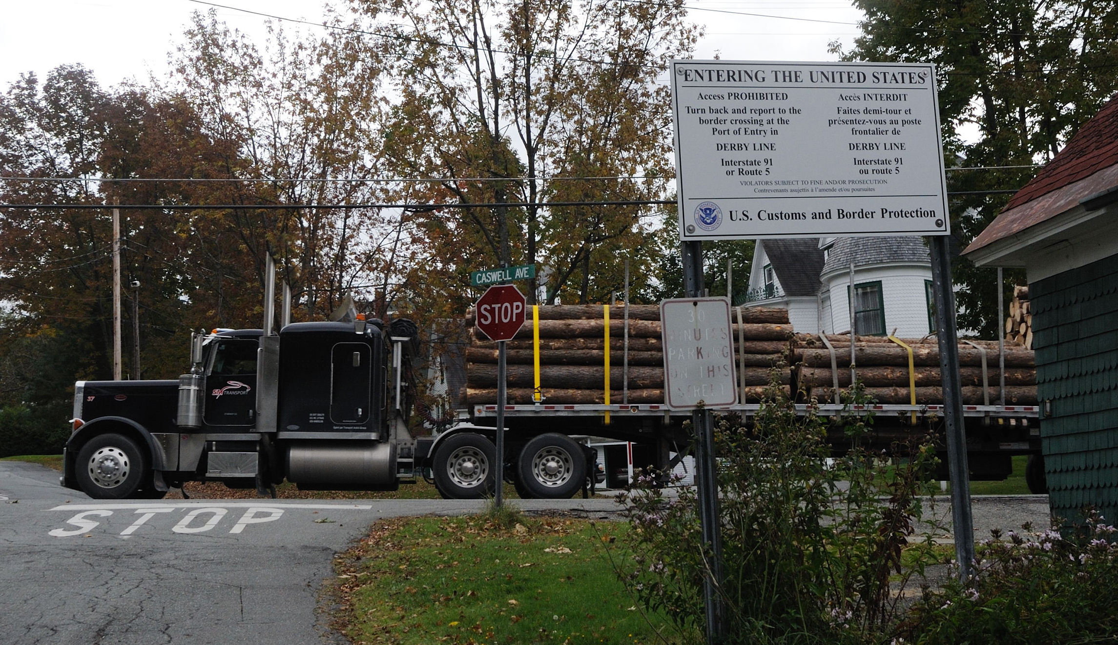 Border cops bust 15 Central Americans at the US-Canada border