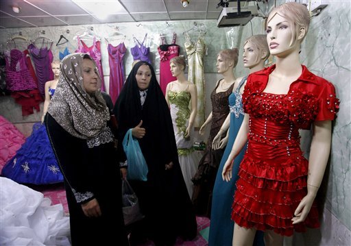 Young Iraqis face religious fashion crackdown