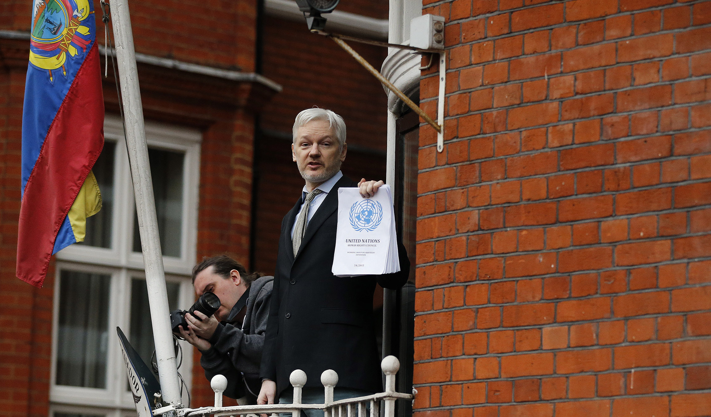 Ecuador blocks Assange from dumping more Clinton docs