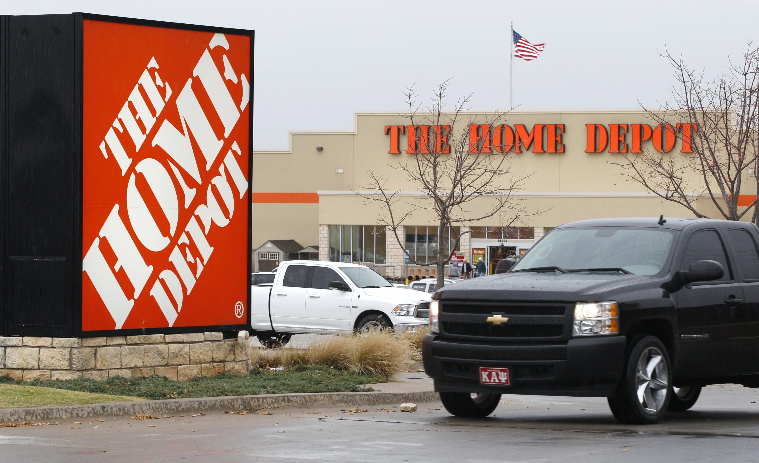 Ceiling fans sold at Home Depot recalled over blade malfunction