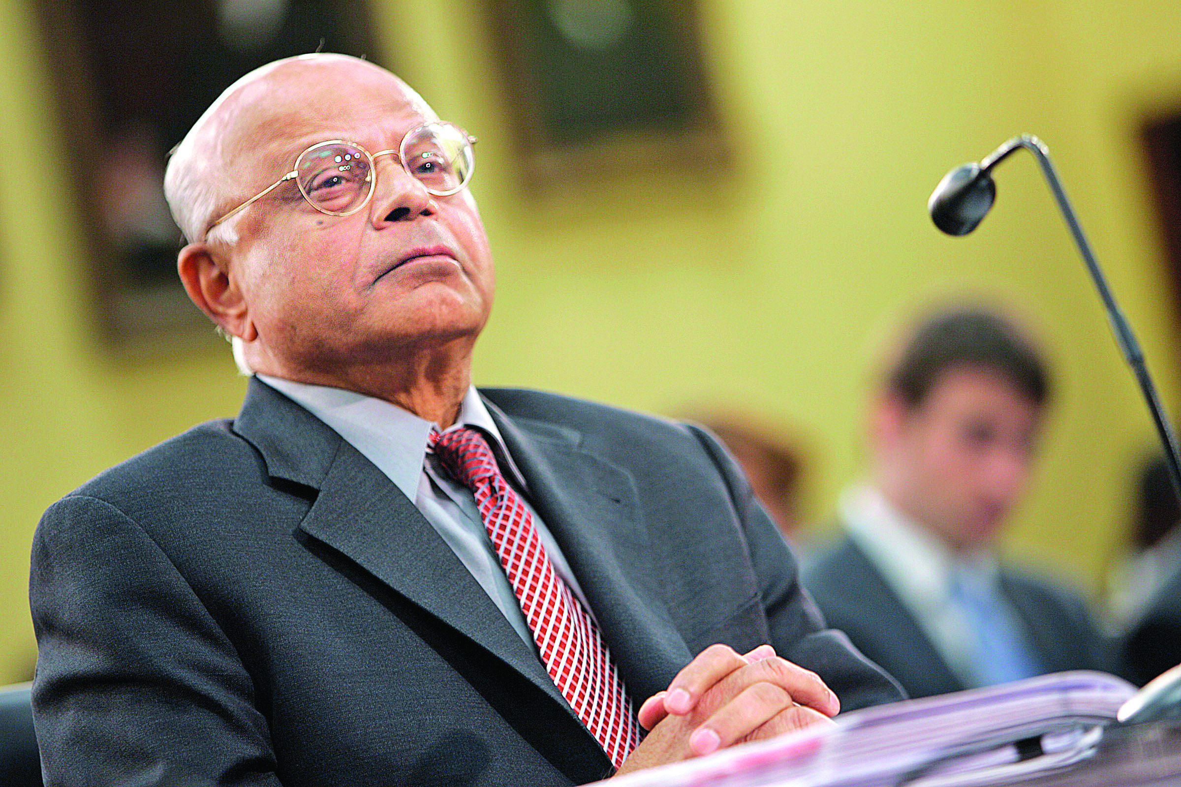 D.C. mayor pushes city’s CFO to bulk up background checks