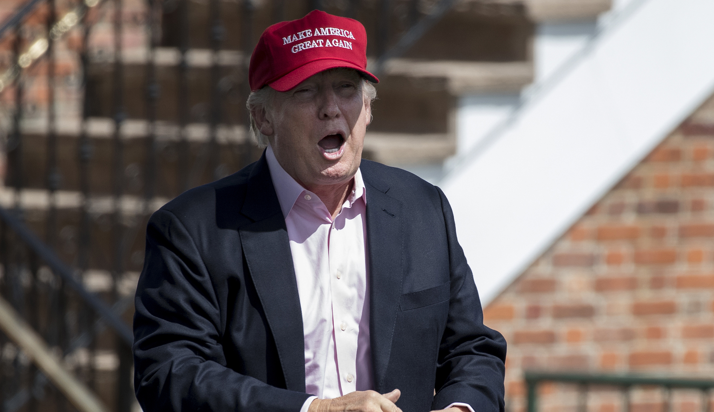 Journalist challenges Trump: ‘8 or 9’ people heard you call the White House a ‘dump’