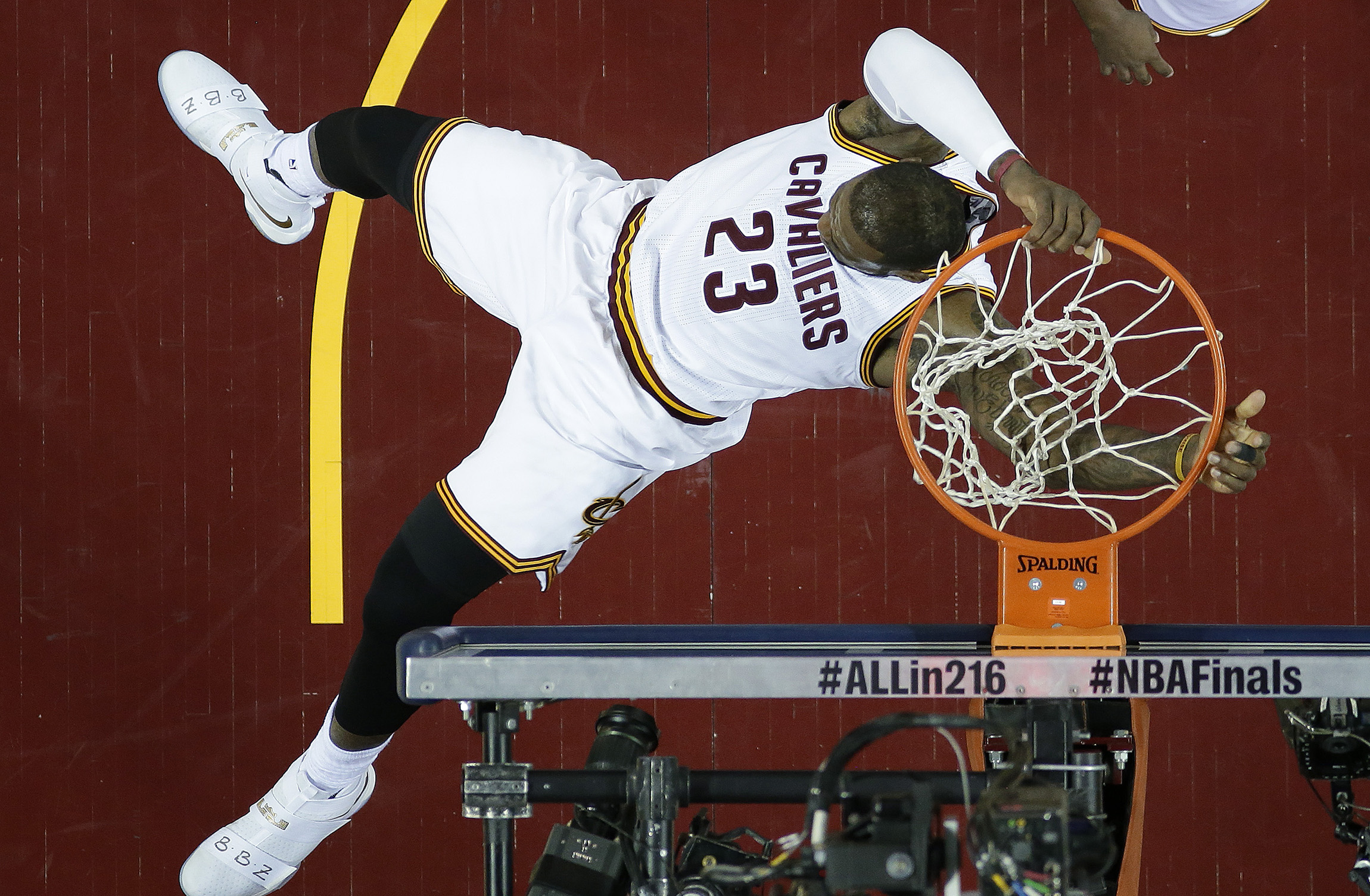 Lebron James to campaign with Hillary Clinton in Ohio