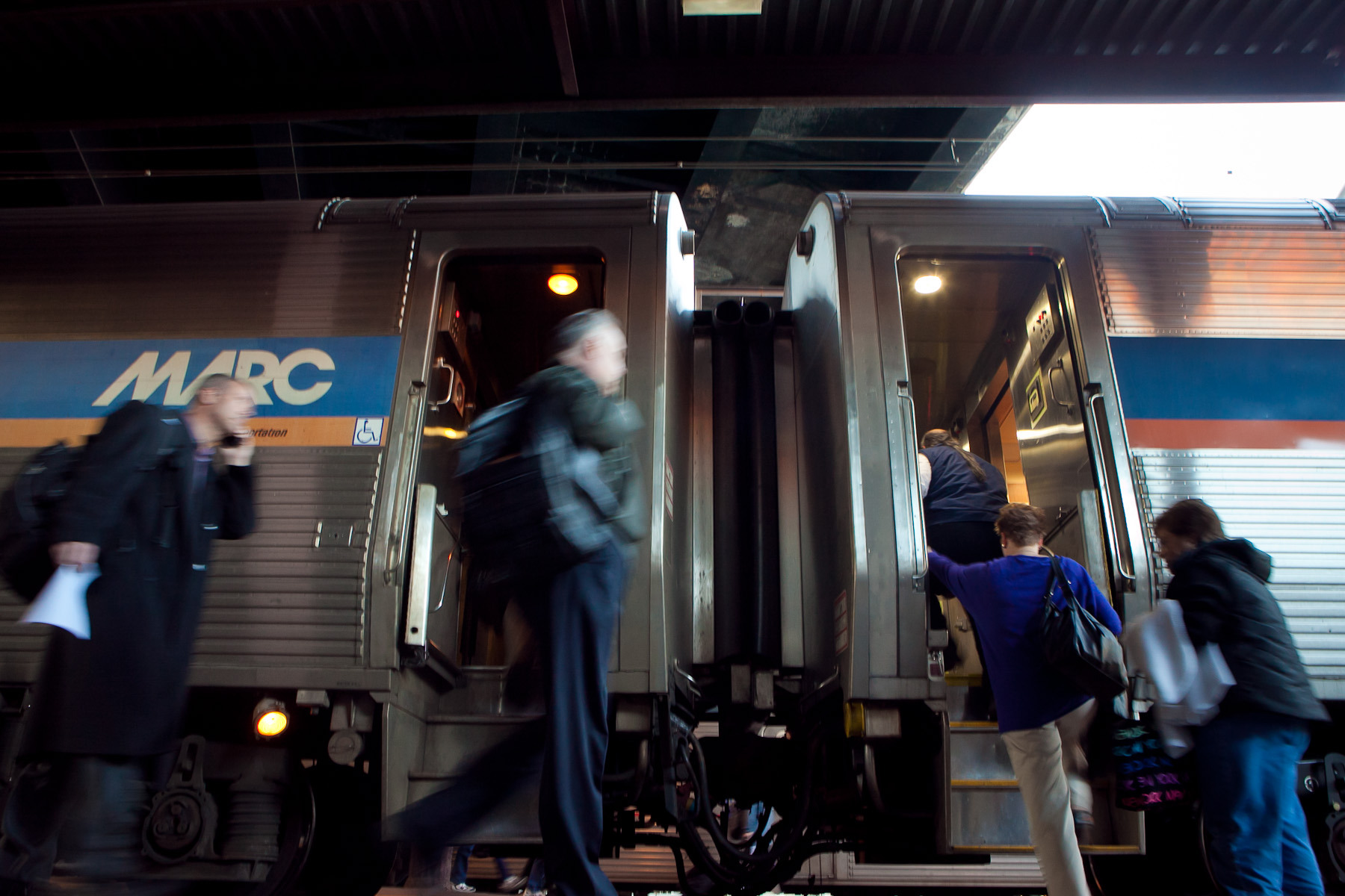 MARC commuter trains attracting record ridership