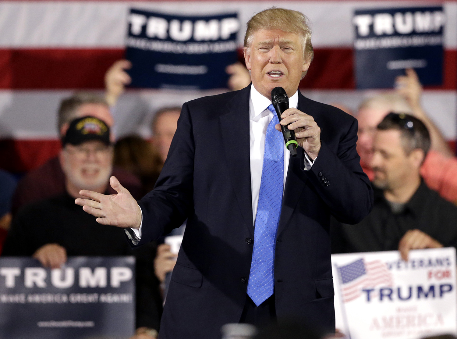 Who are super PACs attacking before crucial Wisconsin primary?