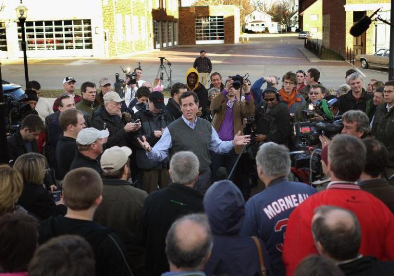 Santorum, final anti-Romney, poised for victory