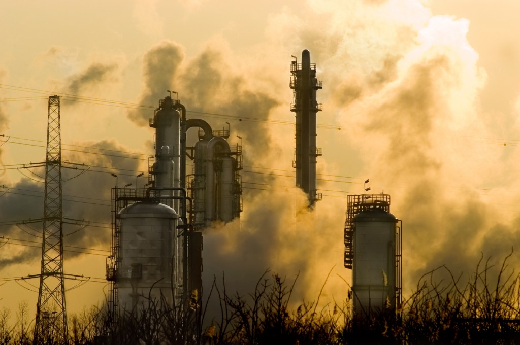 EPA tightens ozone rules, nobody happy