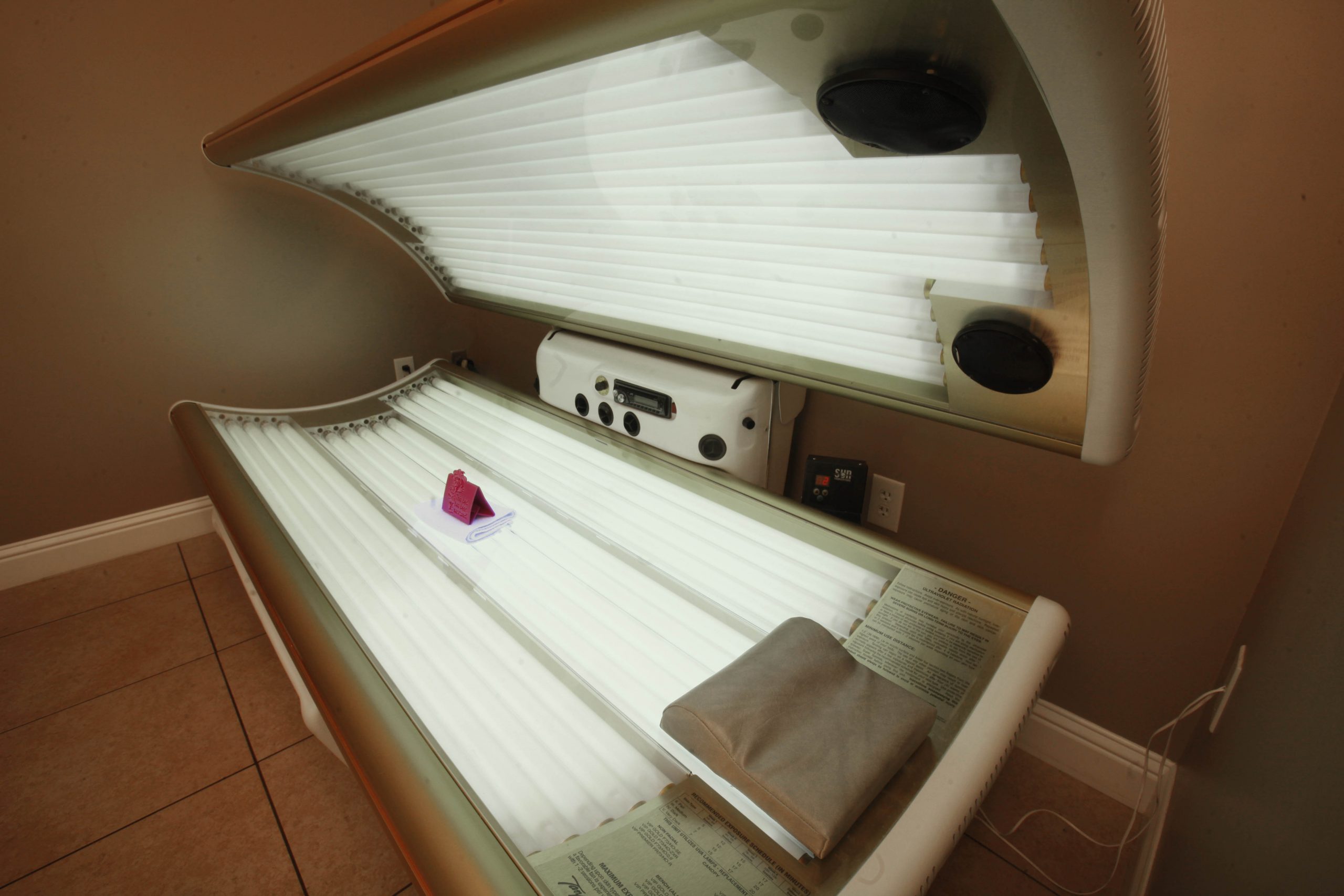 Report: New York inspects its tanning salons more than its abortion clinics
