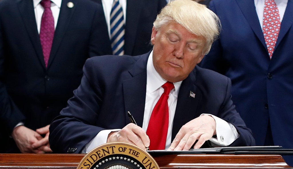 White House: Trump plans to sign resolution condemning Charlottesville attacks, white supremacism