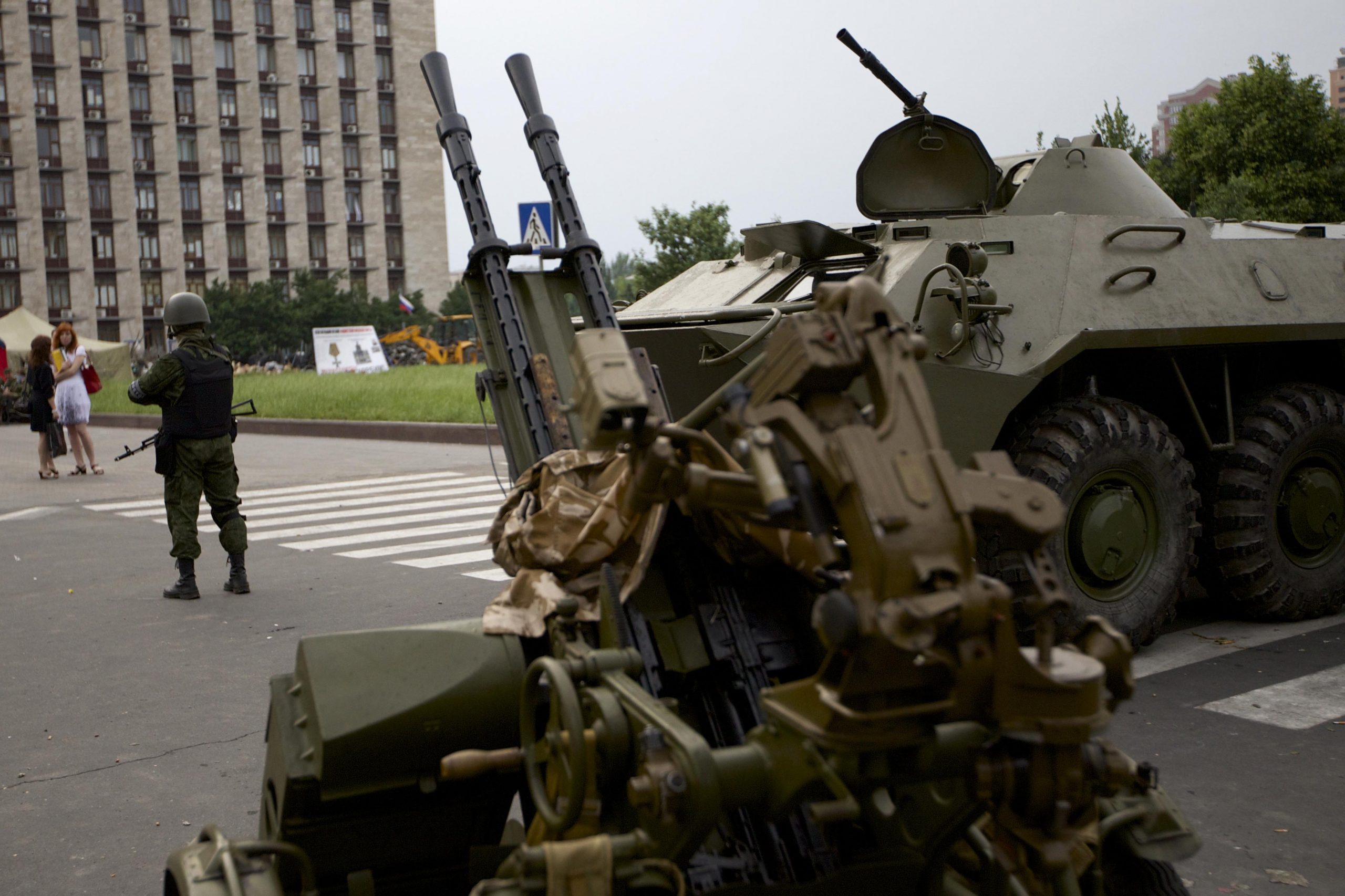 AP sources: Russian troops leaving Ukraine border