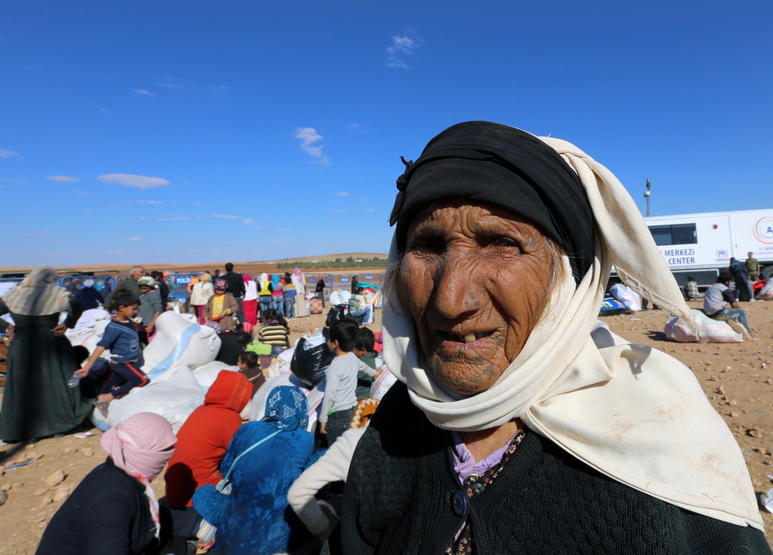 US-led airstrikes hit Islamic State near Turkey