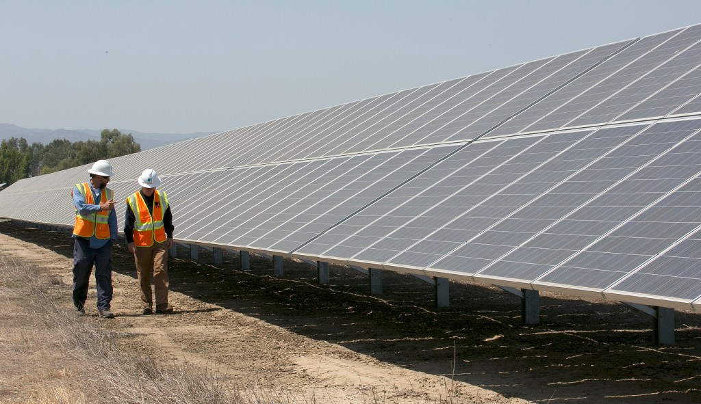Trade panel recommends Trump impose solar tariffs as high as 35 percent