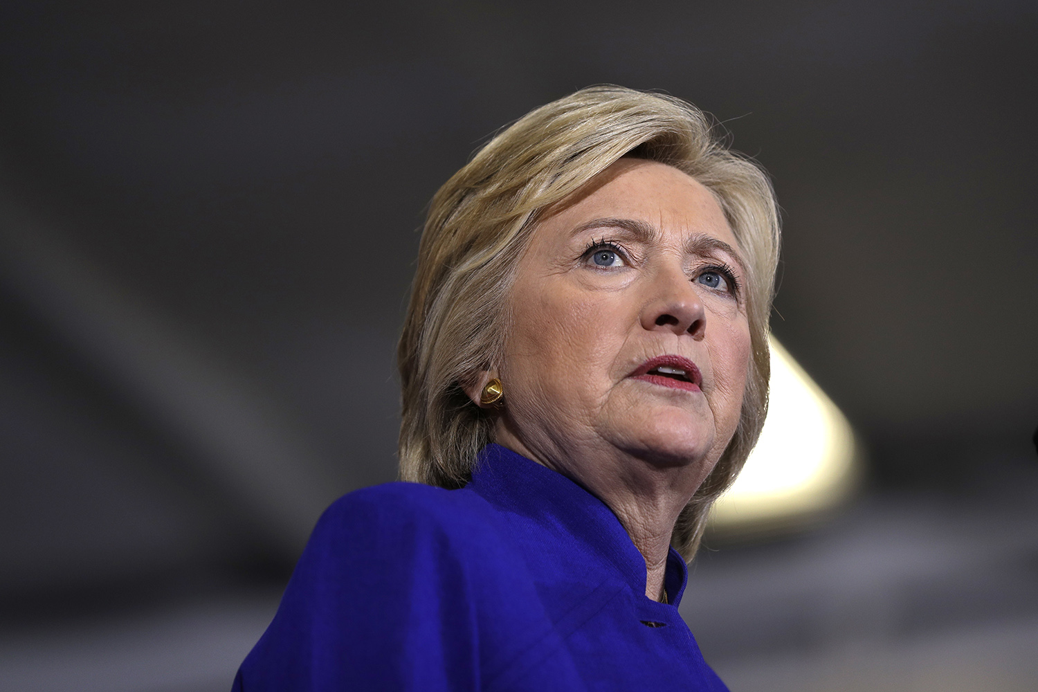 FBI releases nearly 200 Clinton email documents