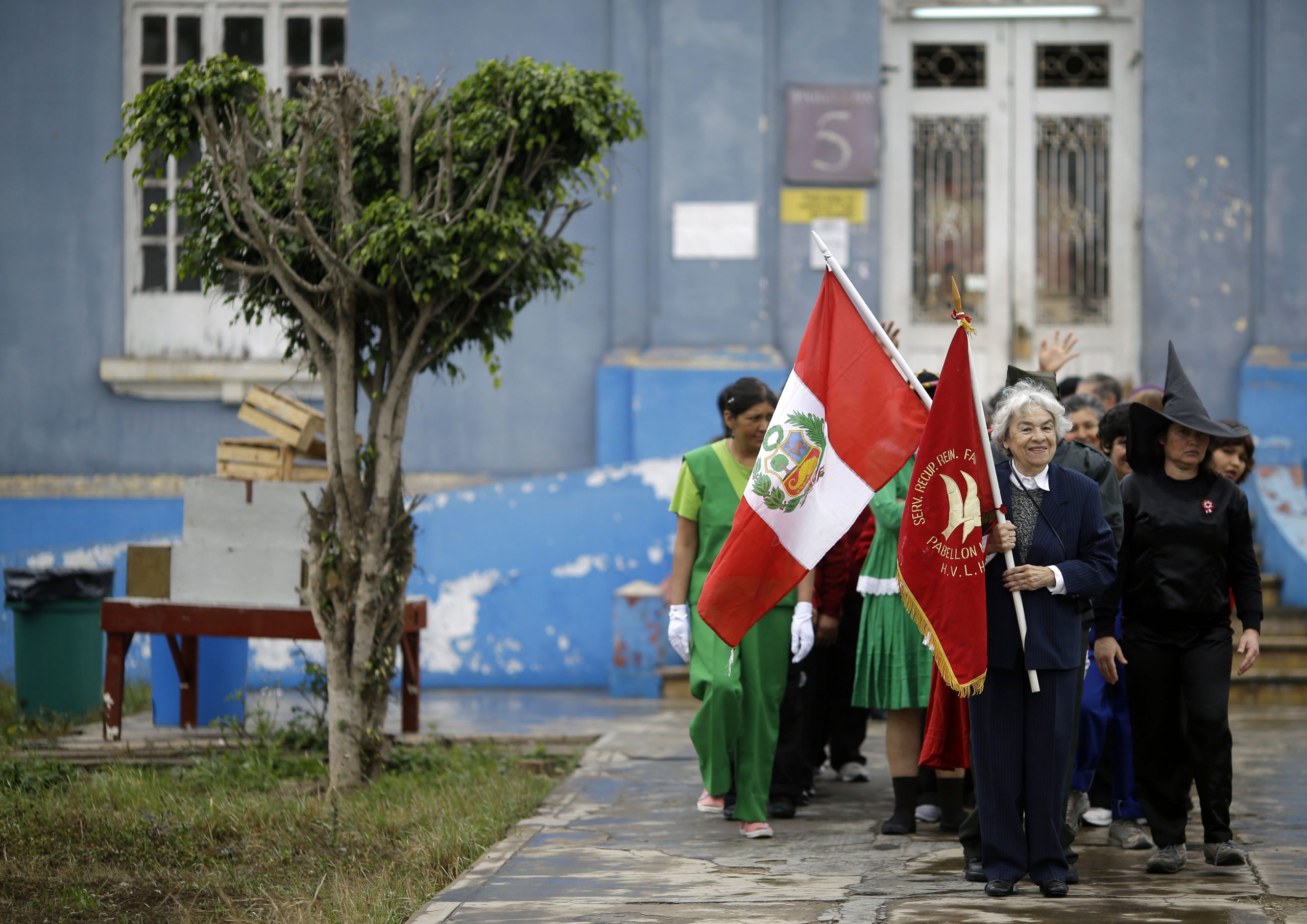 Patriotic parade at big Peru psychiatric hospital