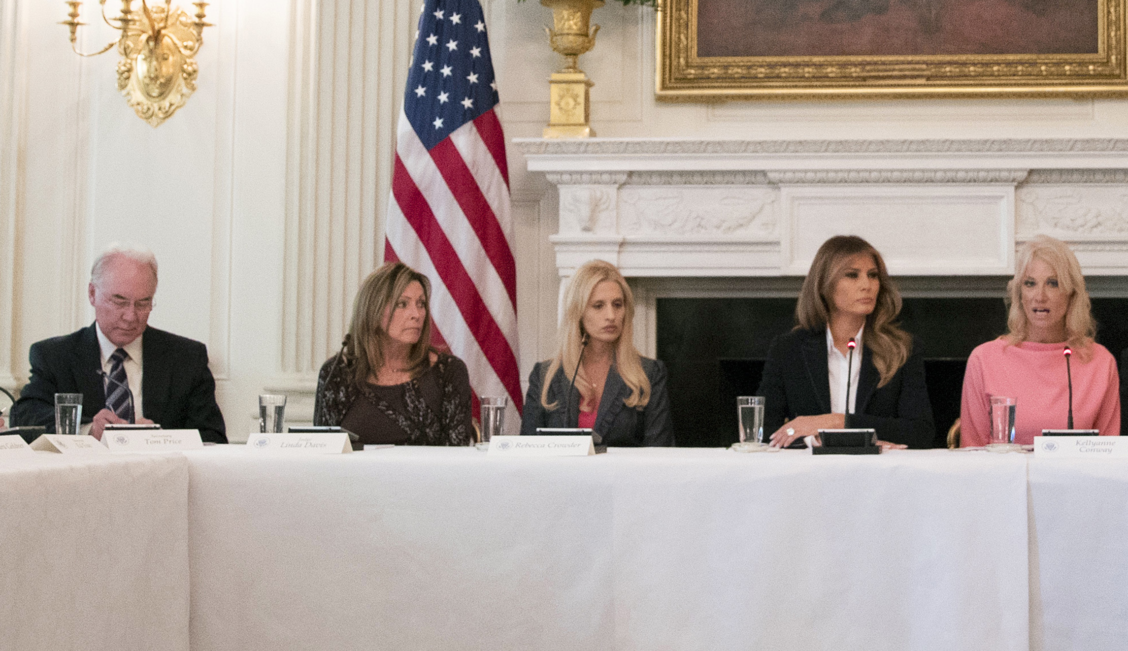 Melania Trump lends ear at opioid roundtable