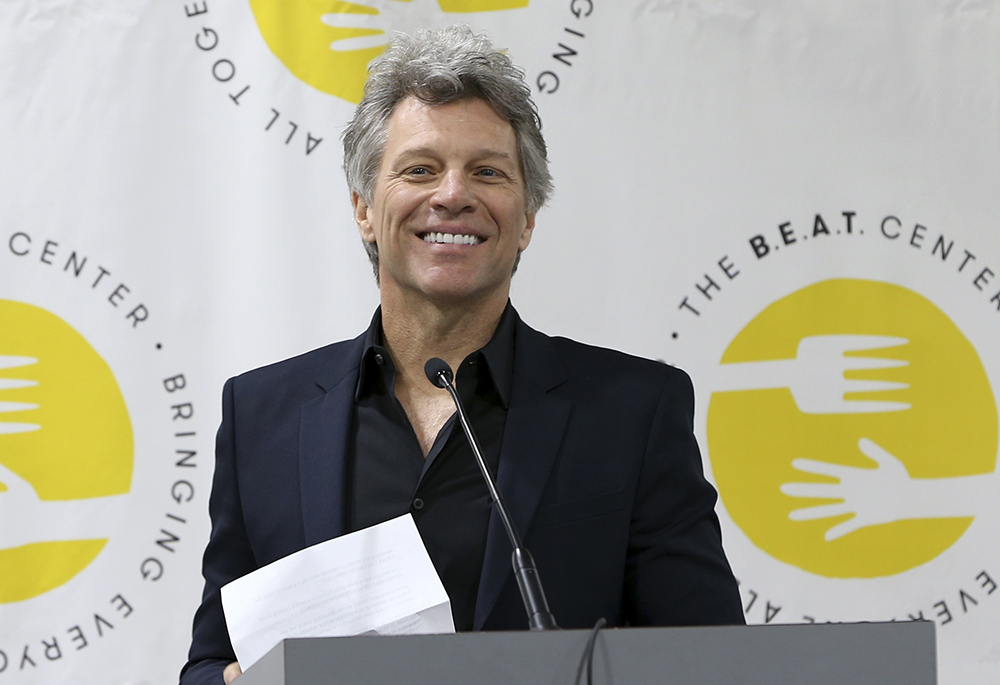 Jon Bon Jovi to host fundraiser for Clinton