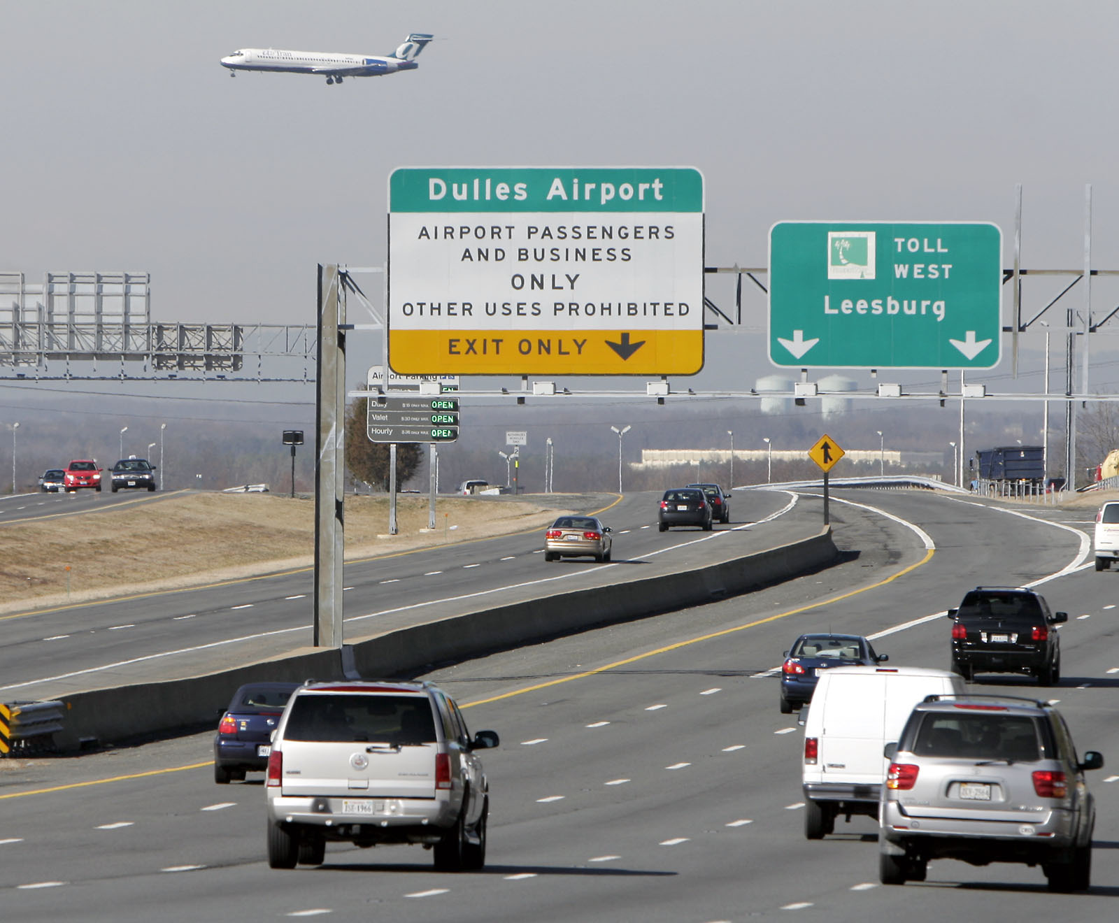 Officials try to explain Dulles toll hikes