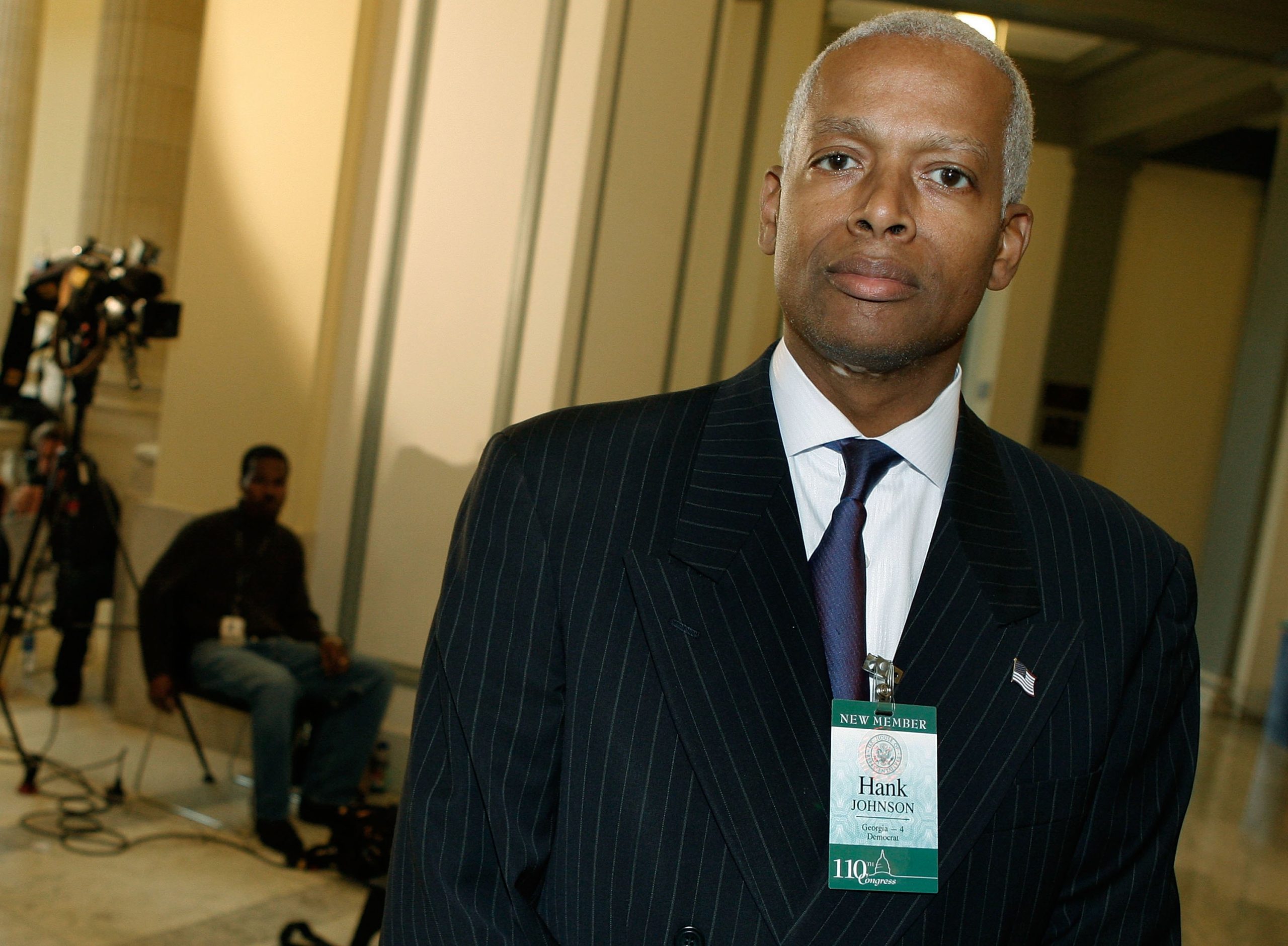Dems want to ban loaded guns at airports