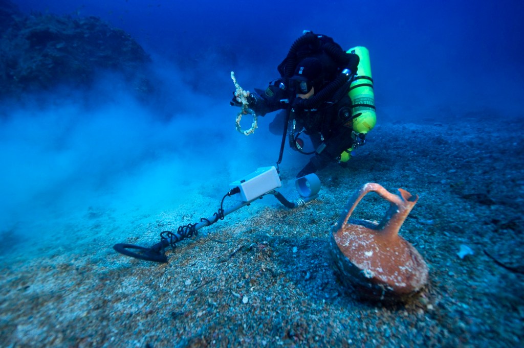 Archeologists revisit rich Roman wreck off Greece