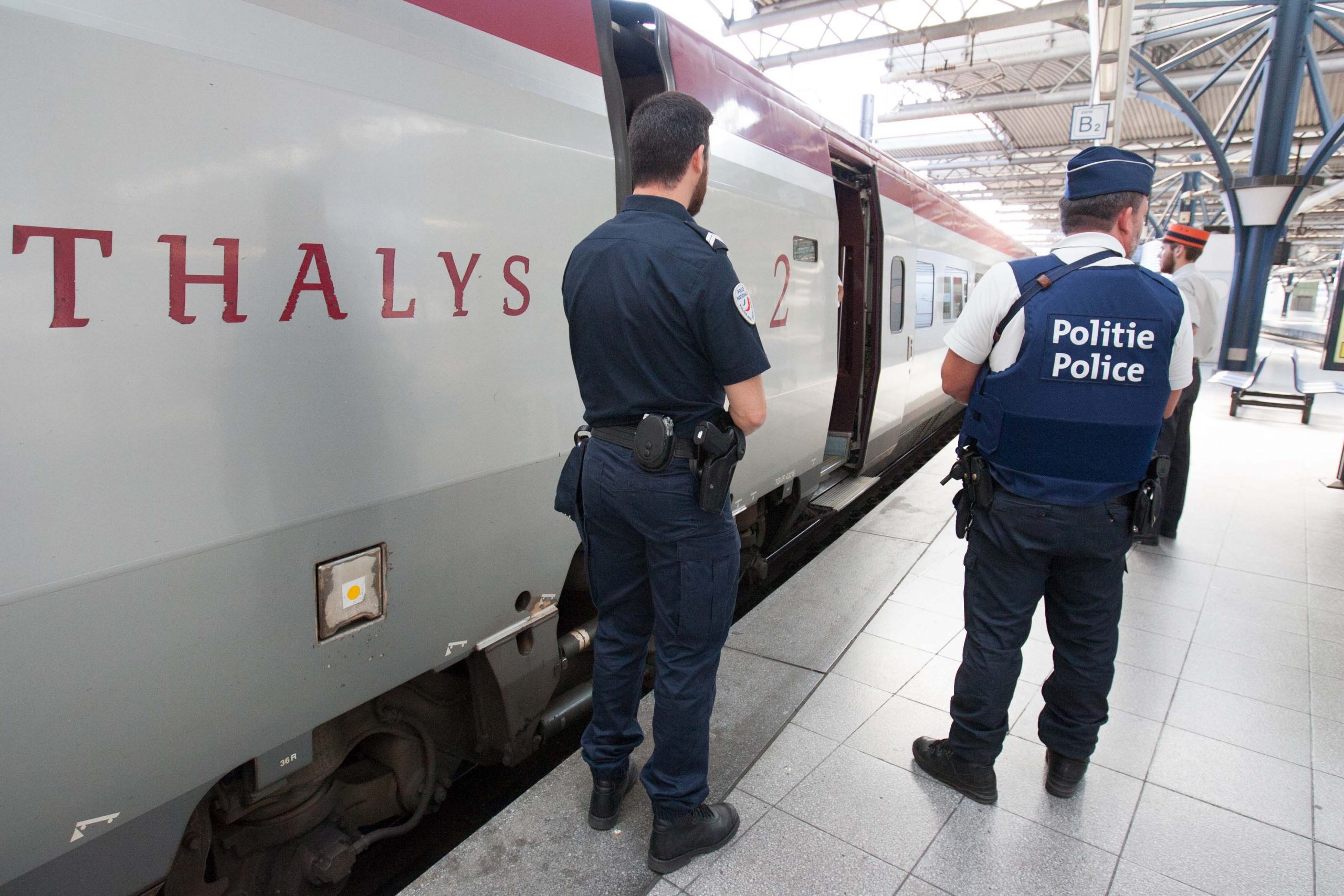 Man with knife kills one and wounds five on Swiss train