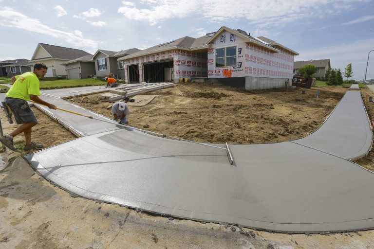   FILE - In this Thursday, Aug. 1, 2013, file photo, a new home is under construction in Omaha, Neb.Th e Commerce Department reports the pace at which builders broke ground on homes in August on Wednesday, Sept. 18, 2013. (AP Photo/Nati Harnik, File)  