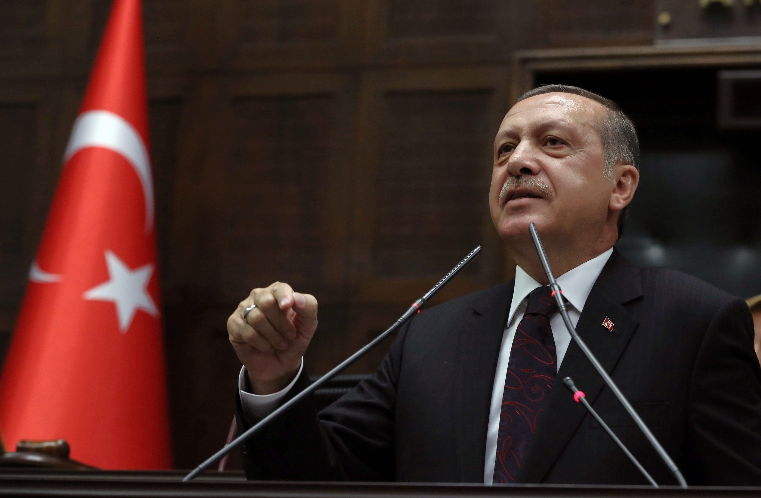 Turkey’s Erdogan grasps desperately for Kurdish votes