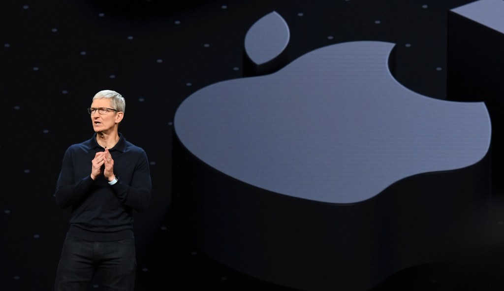 Apple workers funnel cash to Democrats