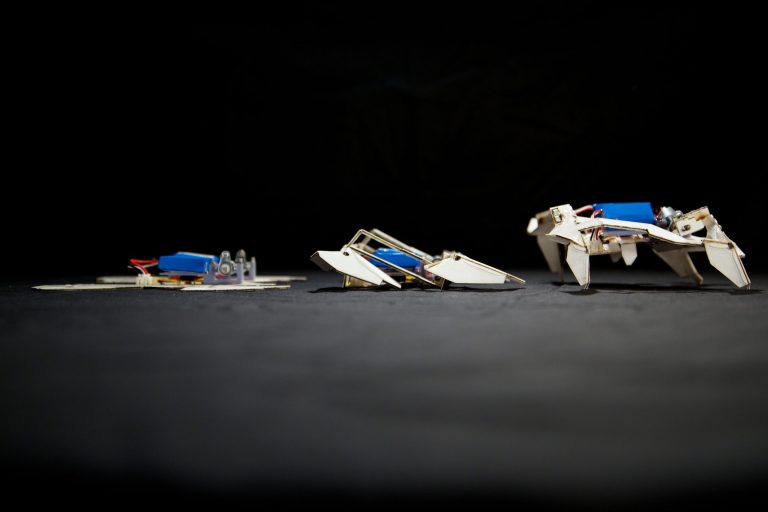 Scientists make cheap, fast self-assembling robots