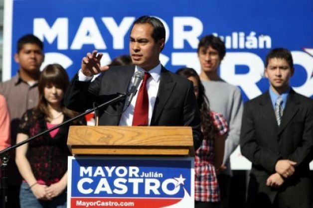 Hillary Clinton is hot among Latinos, too