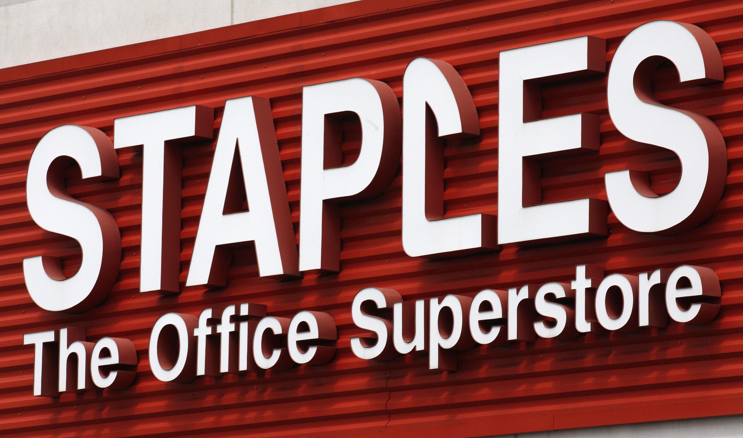 Staples to shutter 225 stores as sales move online