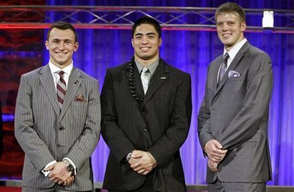Heisman Trophy winner Johnny Manziel of Texas A&M, Manti Te'o of Notre Dame and Kansas State's Collin Klein at an awards ceremony in Friday last week. (AP Photo/John Raoux)