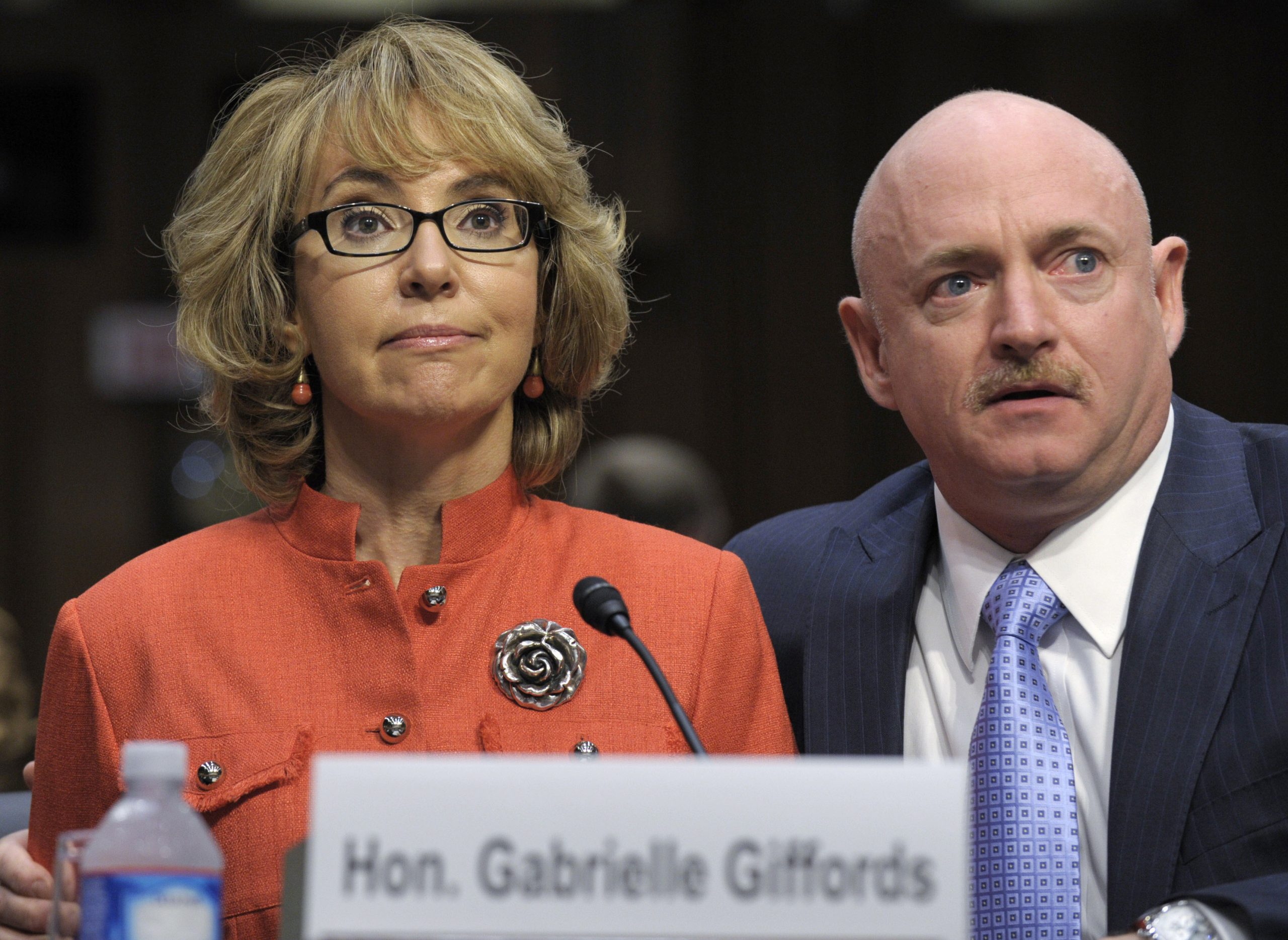 Giffords urges former colleagues to act on gun violence