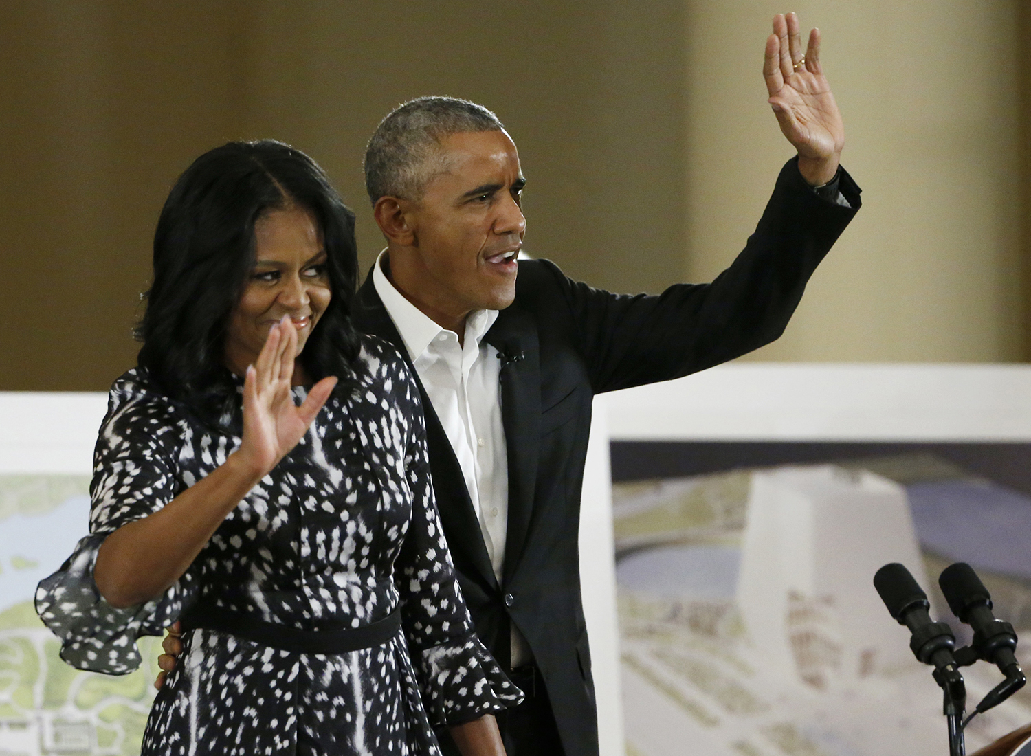 Obamas to donate $2 million for Chicago youth summer jobs program