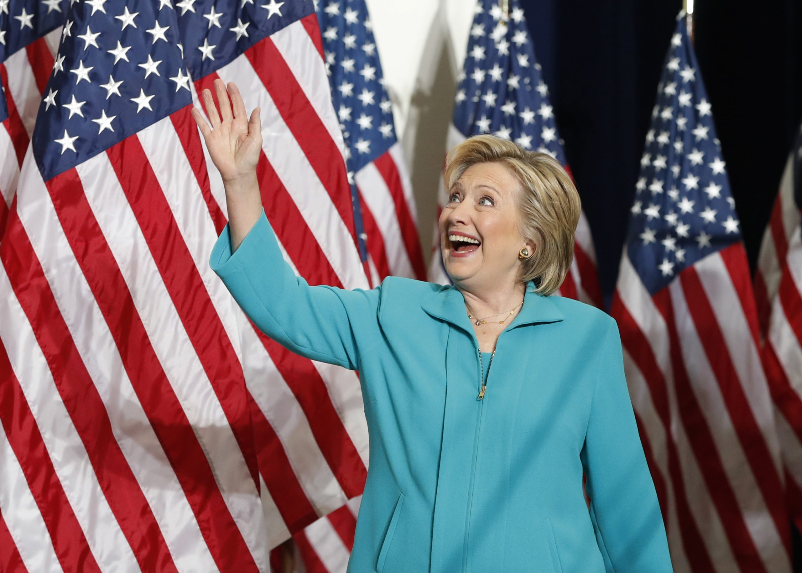 Clinton raises a staggering $143 million from fundraisers