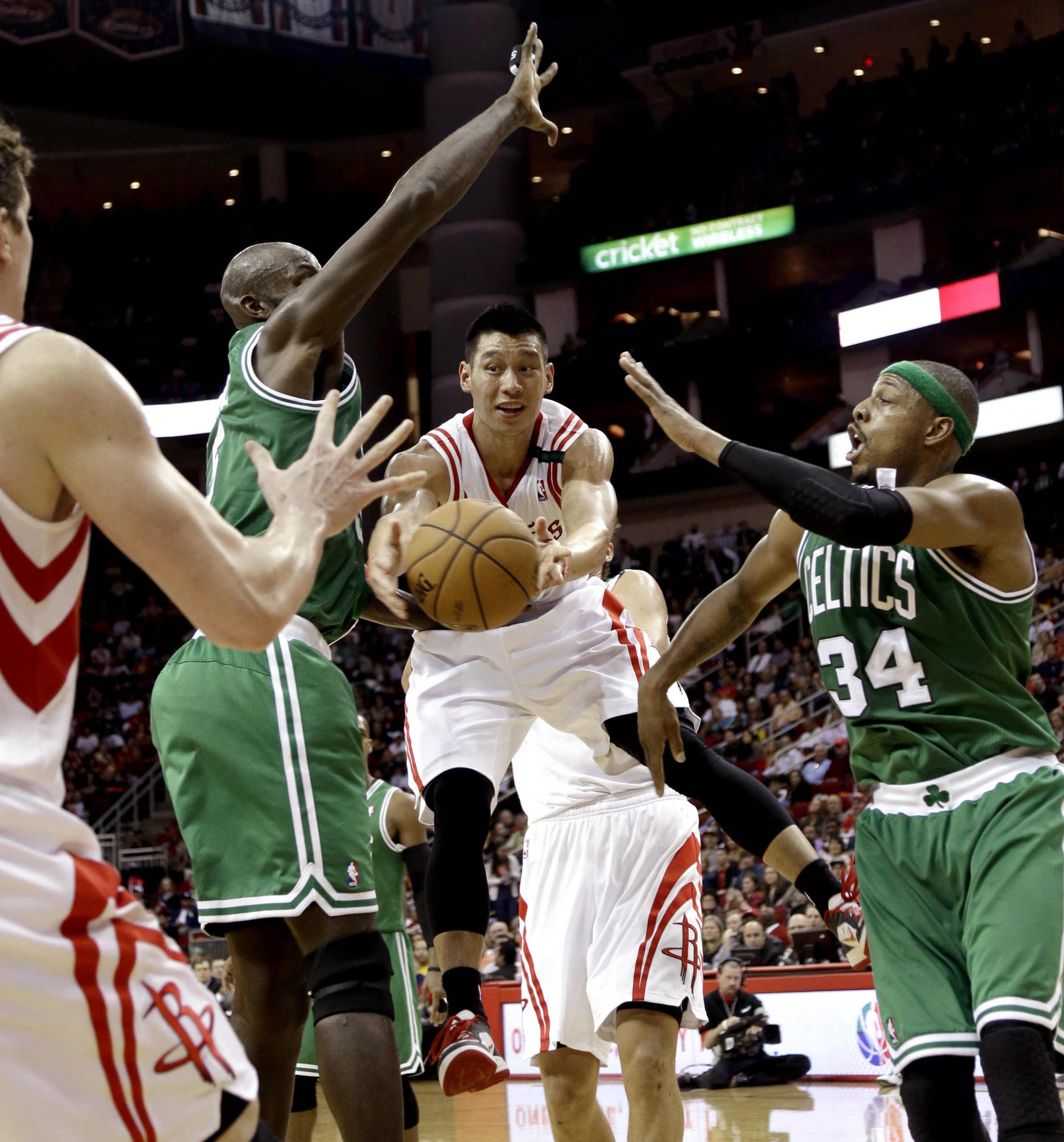 Knicks welcome Lin back to New York on Monday