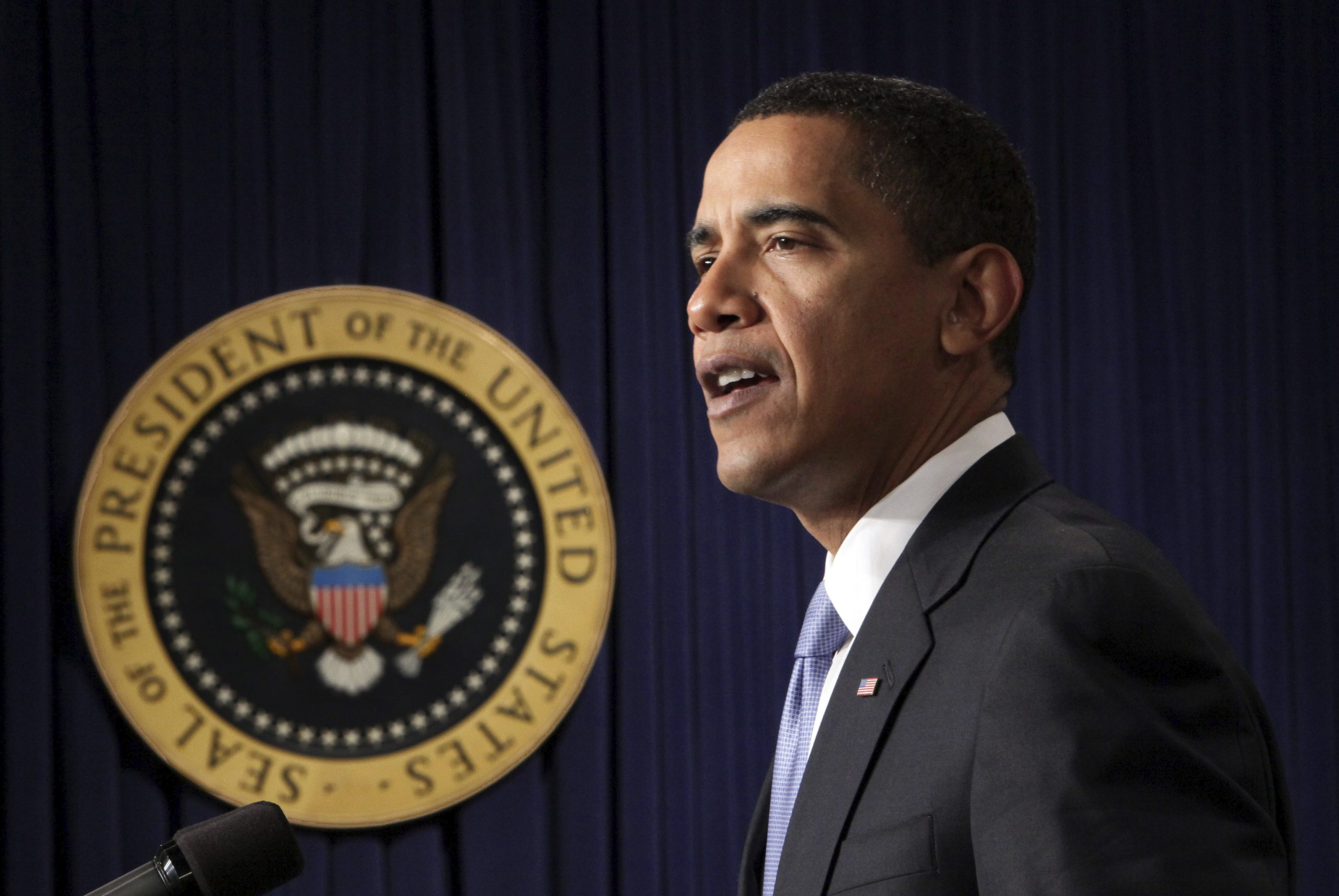 Obama sidesteps CIA-Senate fight over spying allegation