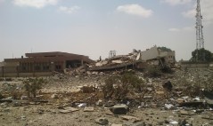 Tunisia closes borders with Libya after violence