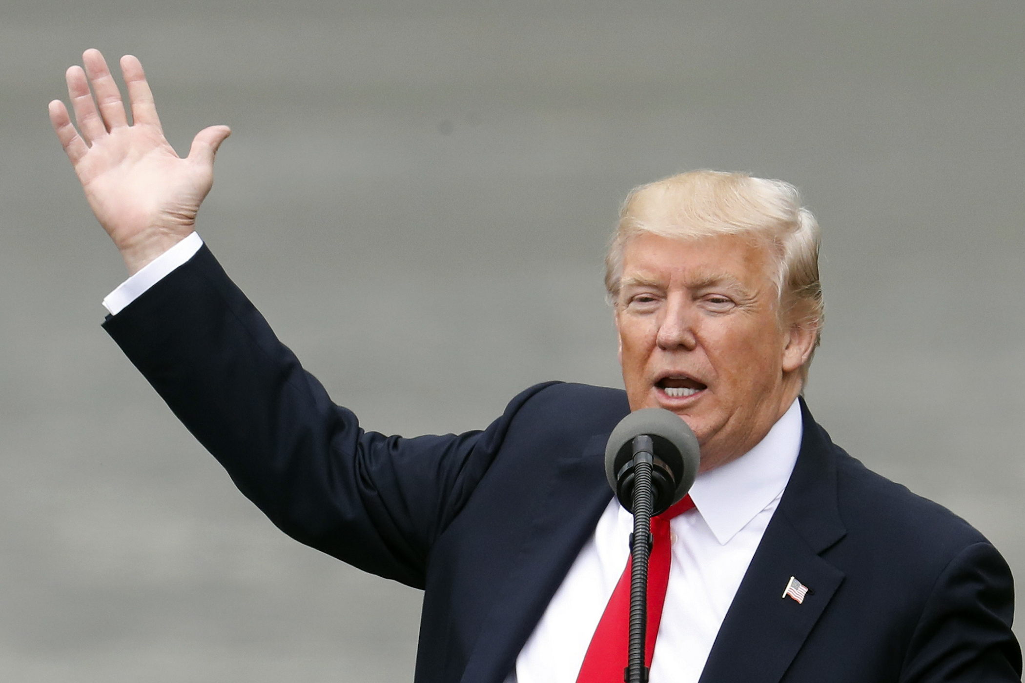 Trump sends 17 nominations to Senate, does not include FBI director