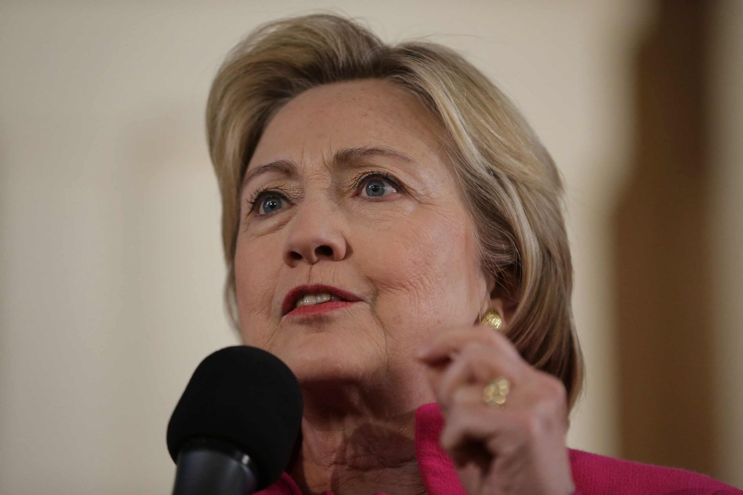 Who won the Clinton-McCain drinking contest?