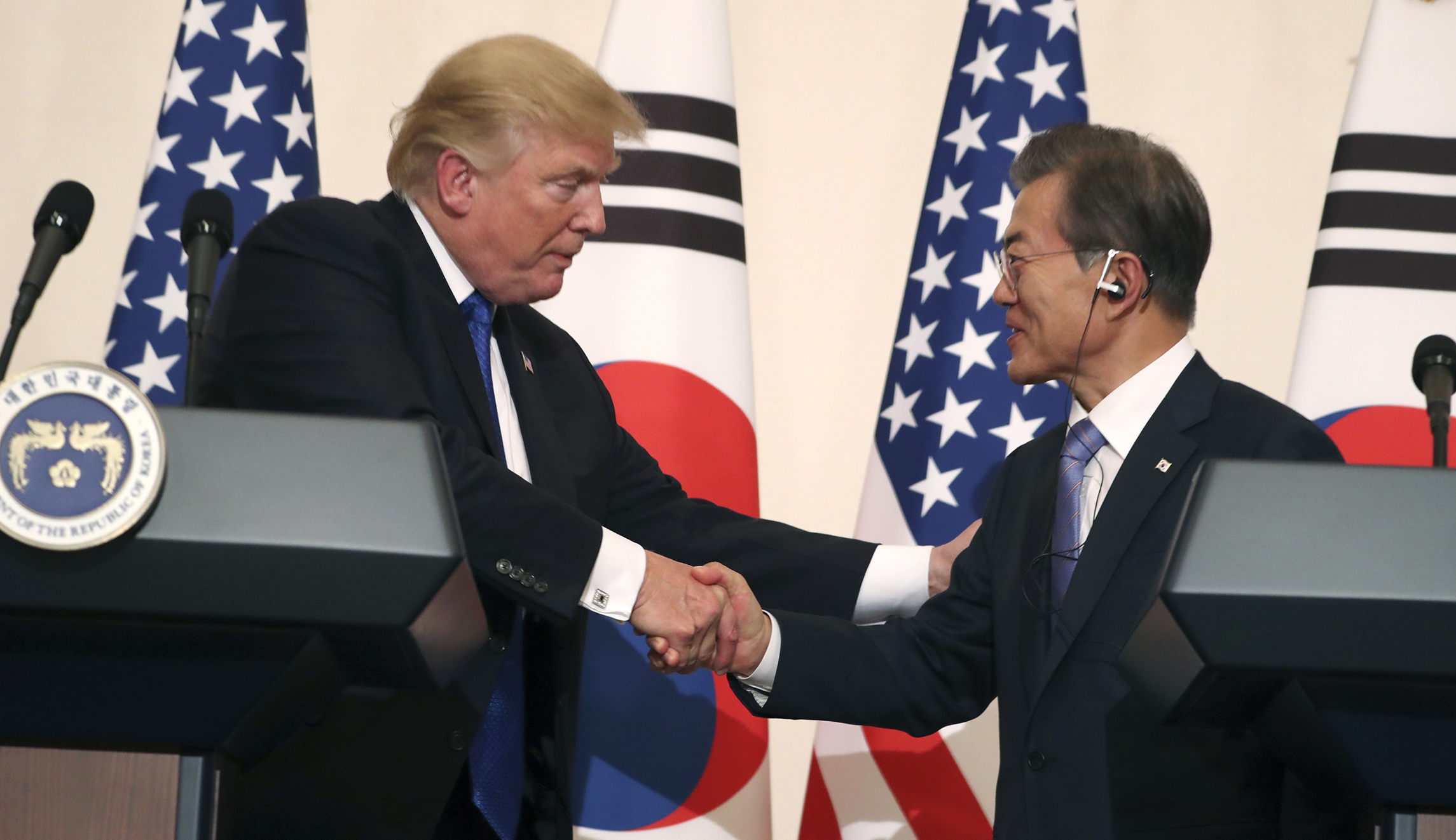 Trump, Moon huddle on restarting talks with North Korea