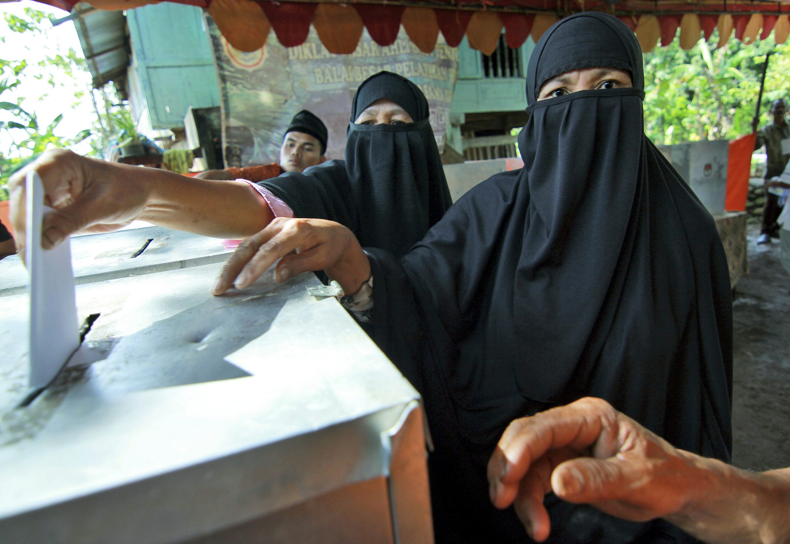 Indonesia opposition party leads in early results