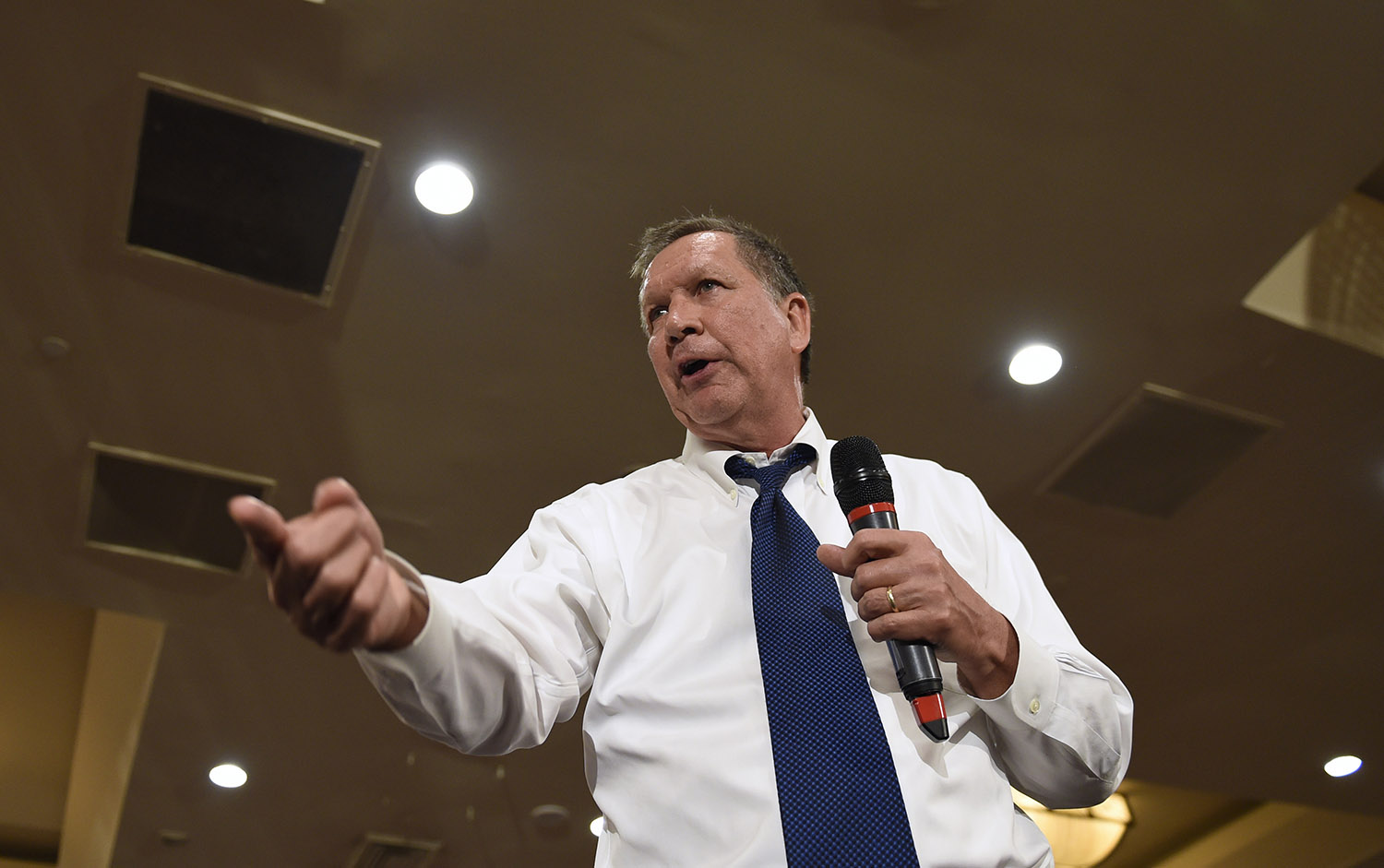 Kasich calls on Trump to apologize to judge
