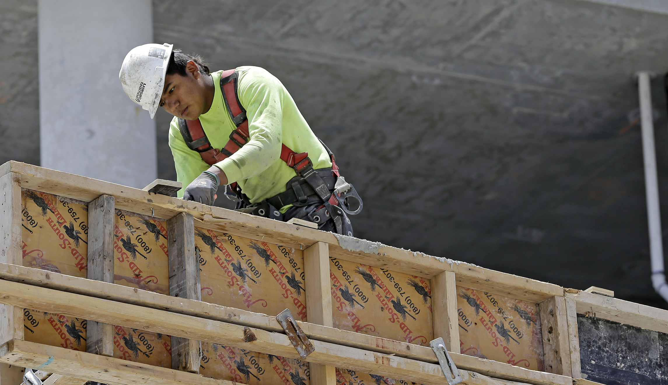 Economic growth surged in third quarter to 4.9% rate despite high interest rates