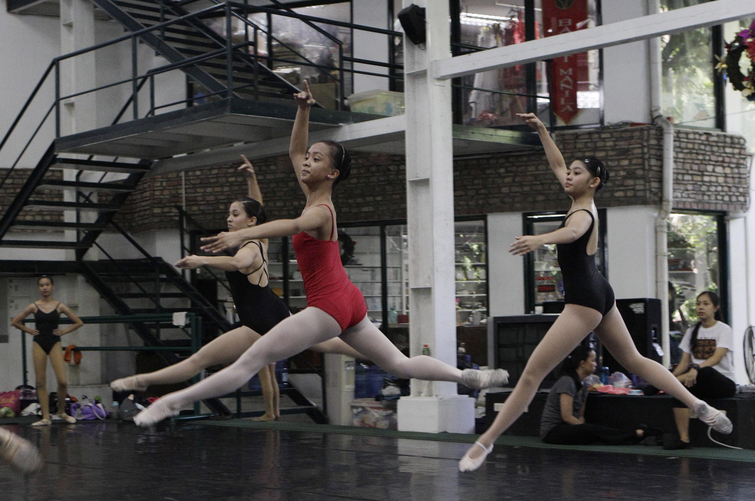 From a Manila slum emerges an unlikely ballerina